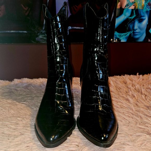 Design Lab Boots - Picture 3 of 4